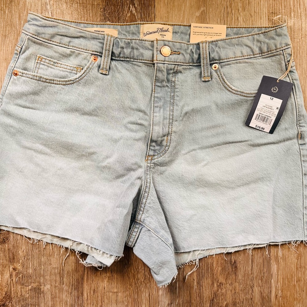 Universal Thread Shorts